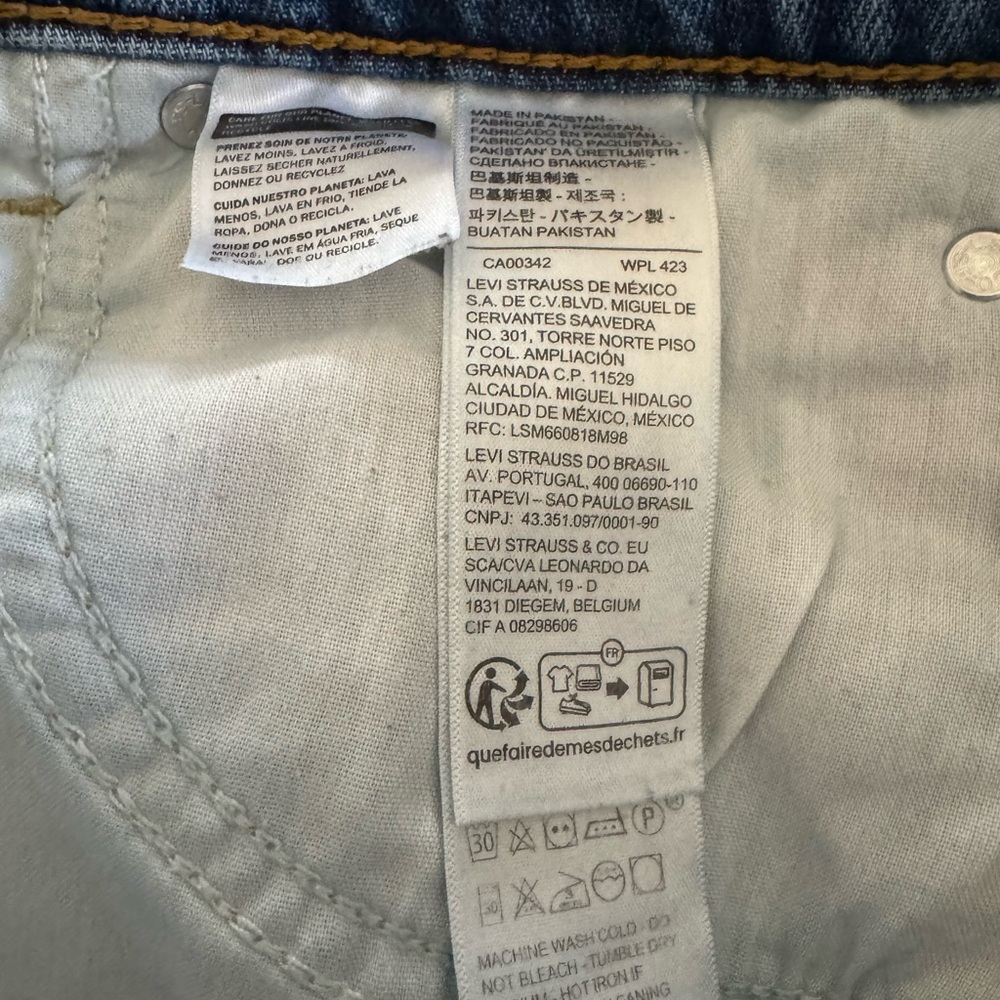 LEVIS Shorts - Picture 6 of 12